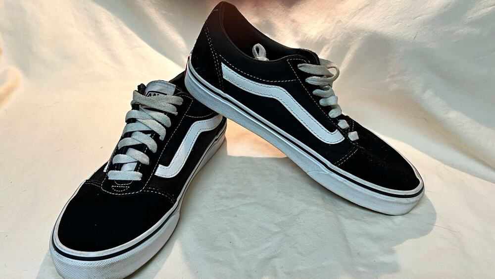 Vans Old Skool Black White Low Top Skate Shoes Men 7 Women 8.5 Classic